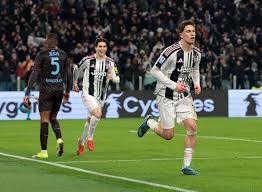 詹姆斯高空接力扣篮，点燃全场